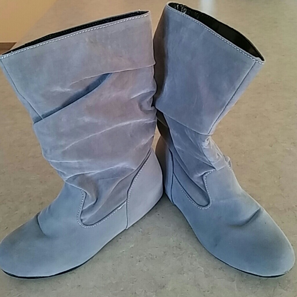 Velvet boots